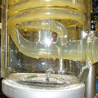 Condensador espiral em vidro durante operação